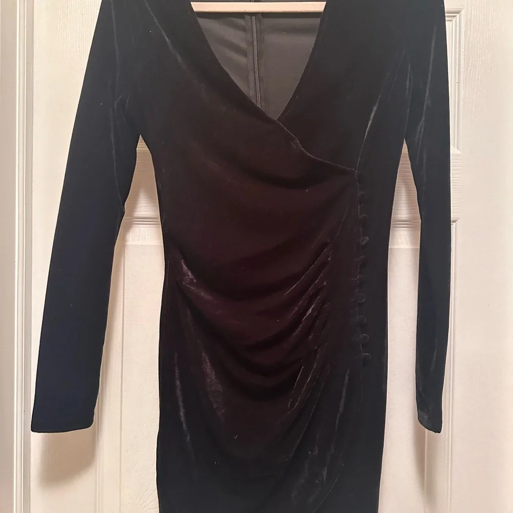 NWT It’s Just A Crush Velvet Mini Dress - Picture 2 of 5